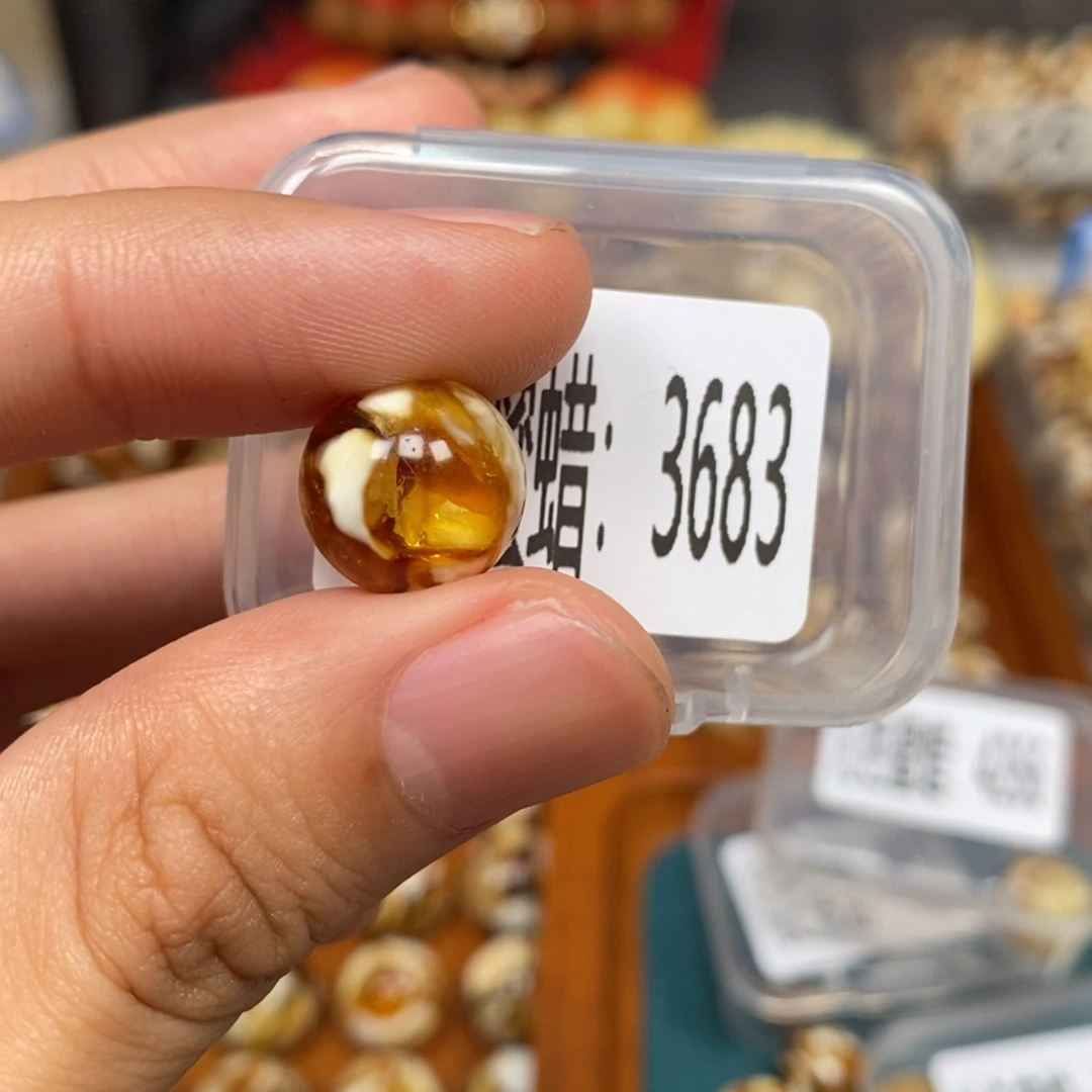 蜜蜡未镶嵌珠宝奇石3683