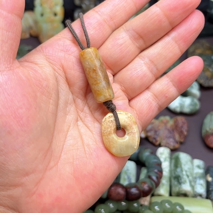 未镶嵌岫岩河磨玉（透闪石质玉）挂件道**旧