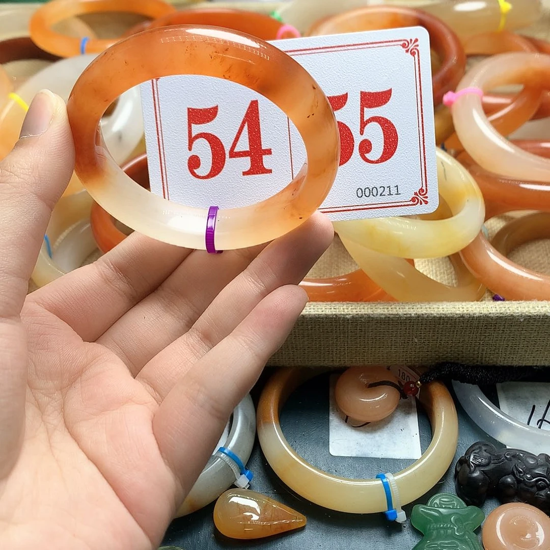 未镶嵌石英质玉（黄龙玉）手镯