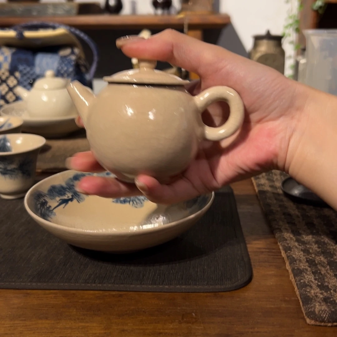 瓷片陶瓷。       陶瓷。