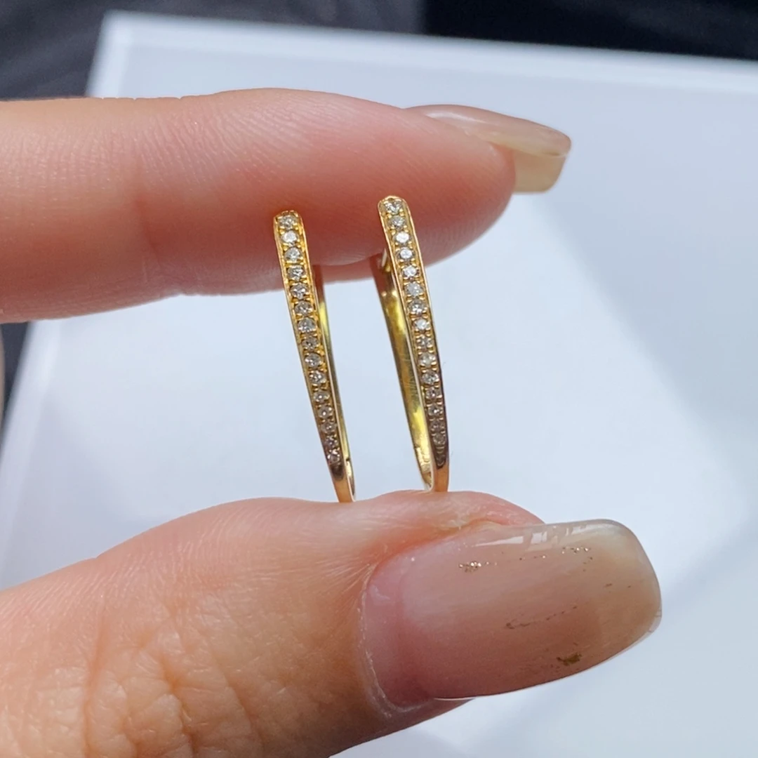 18K金镶嵌耳饰钻石渐变单排耳扣