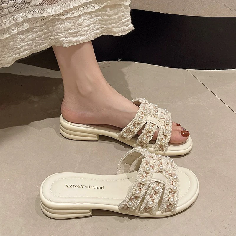 小香风珍珠凉拖鞋女夏外穿2025新款网红时尚粗跟配裙子沙滩一字拖