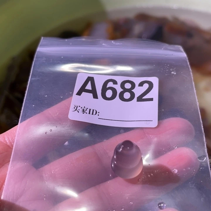 半***月玛瑙/玉髓未镶嵌珠宝奇石