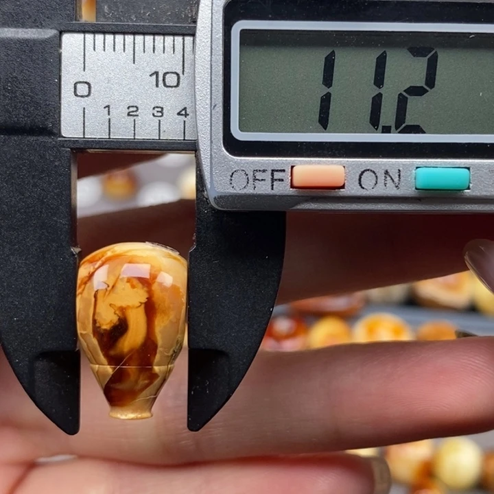 琥珀颈饰未镶嵌三通