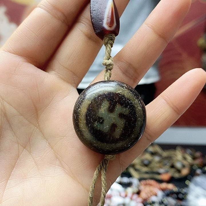 玛瑙/玉髓合金颈饰