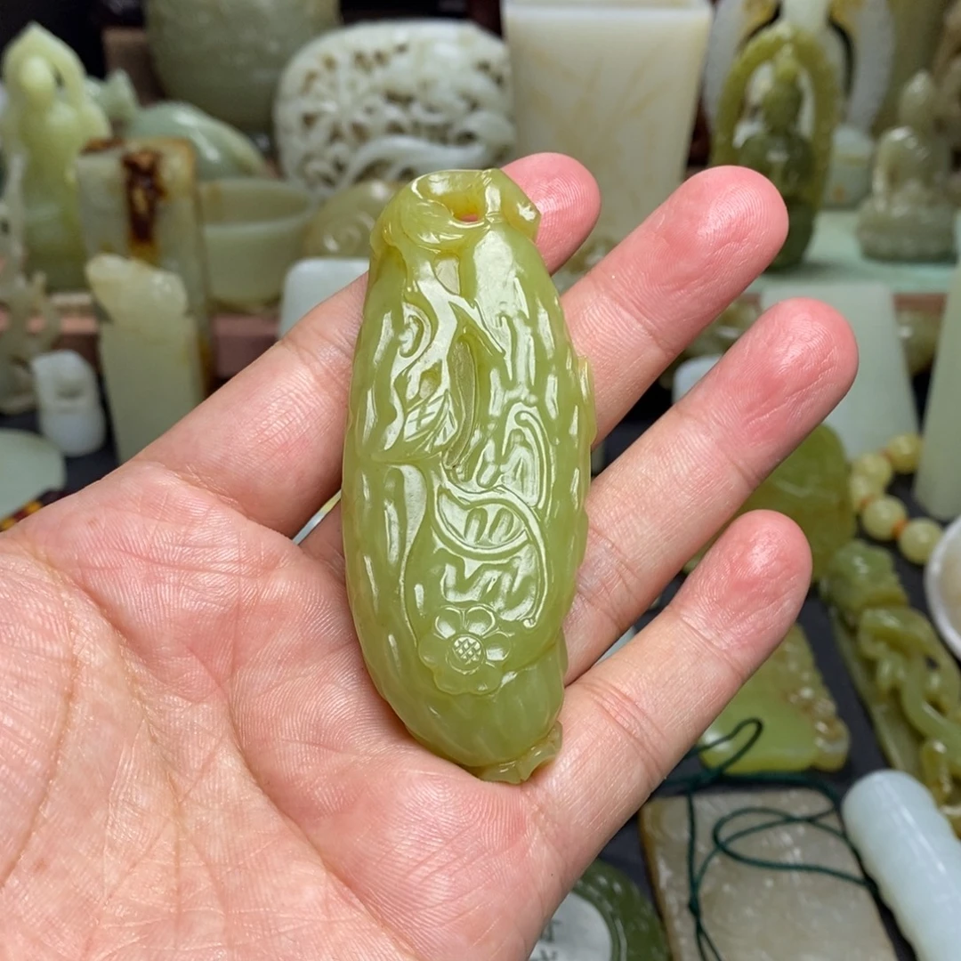 漠***狼未镶嵌和田玉挂件