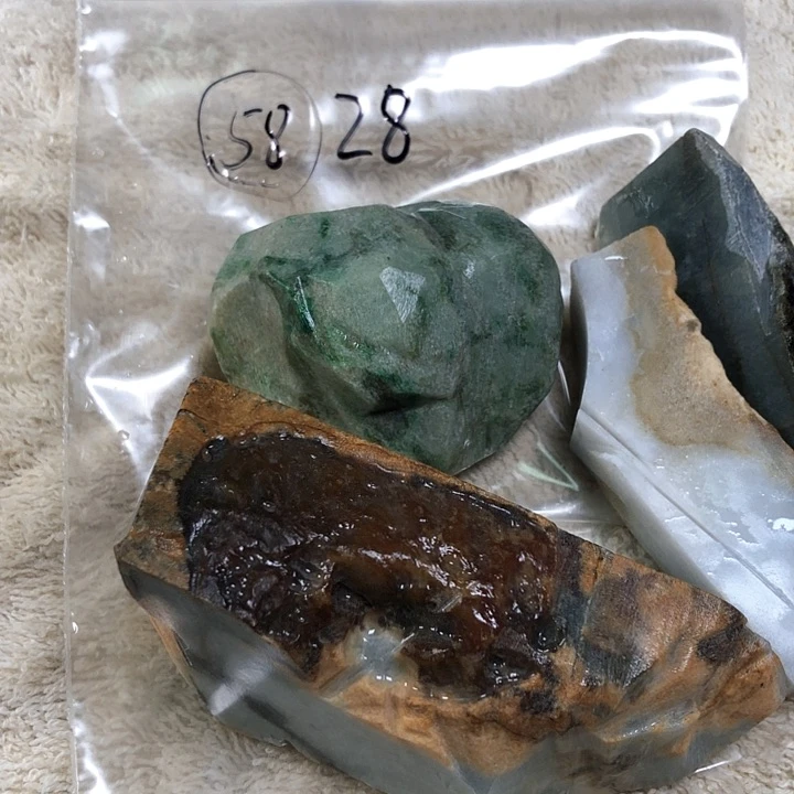 翡翠颈饰未镶嵌缅甸天然翡翠片料