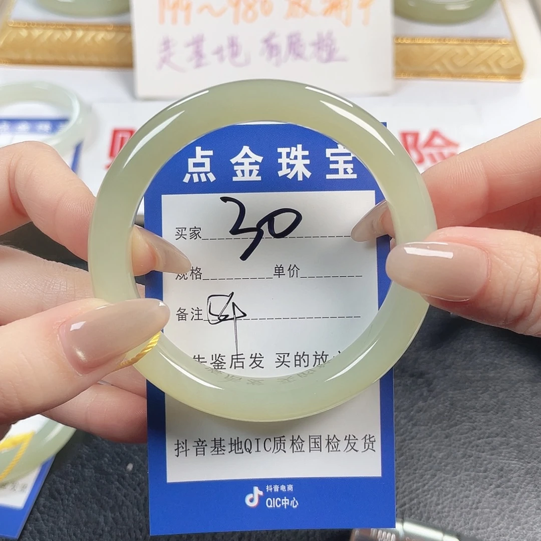 馨***姐和田玉未镶嵌手镯