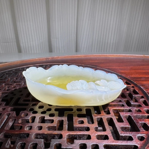 和田玉白玉莲花高端精品主人杯笔洗