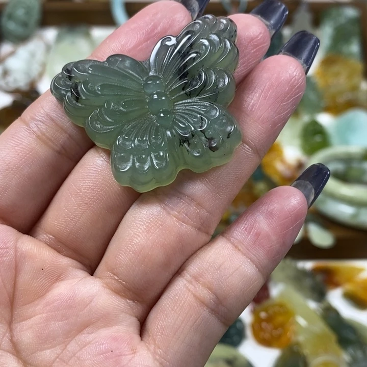 未镶嵌蛇纹石玉吊坠