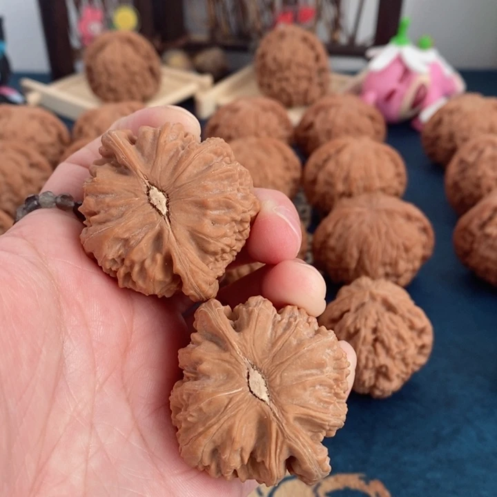 文玩核桃把件三角白40