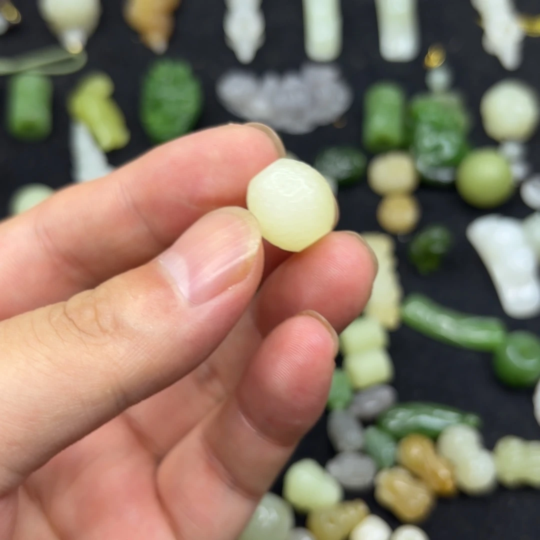 紫***忆和田玉未镶嵌颈饰