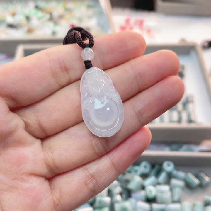 (***见翡翠未镶嵌颈饰A货翡翠不退不换