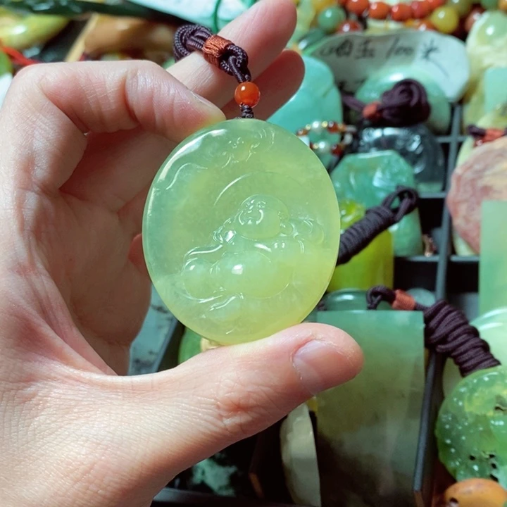 蛇纹石玉颈饰未镶嵌