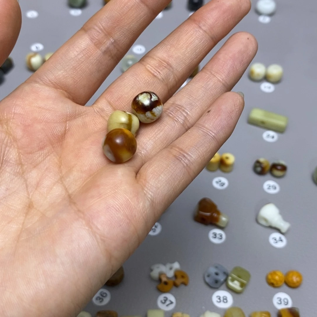 蛇纹石玉配饰合金大*驴