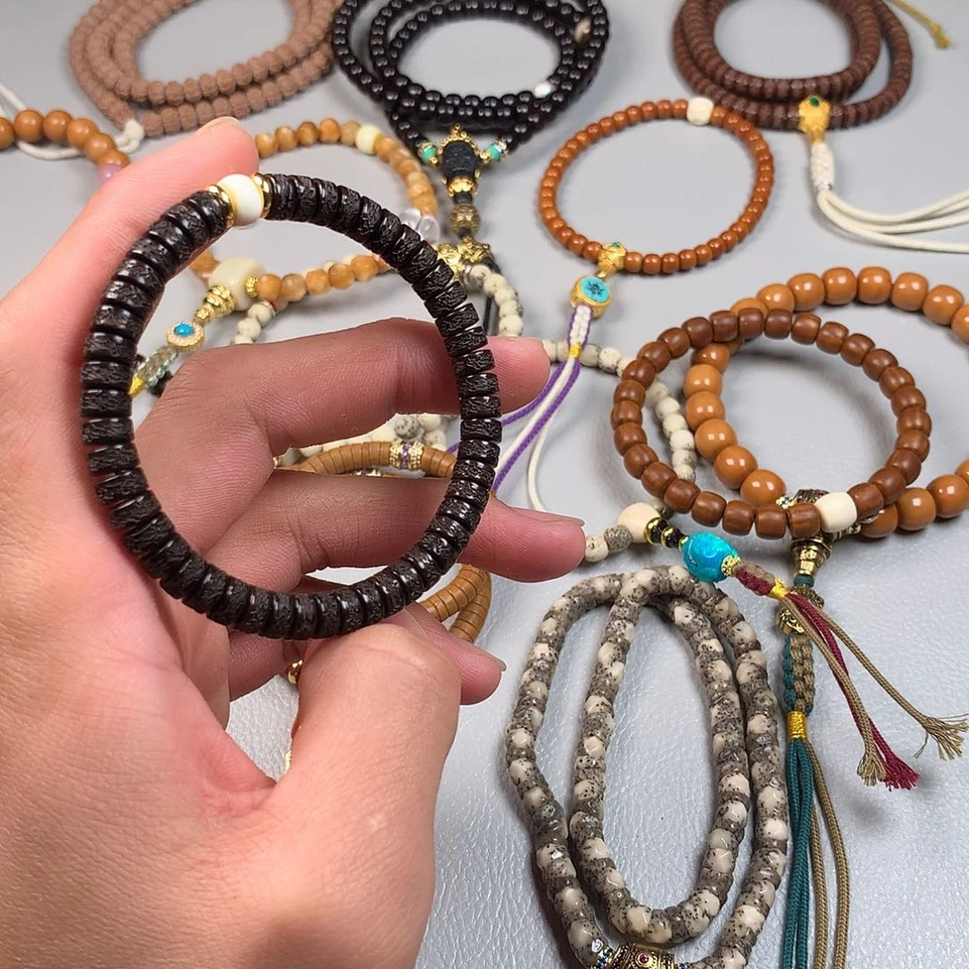 吊坠椰蒂。。。。。。。。。。。