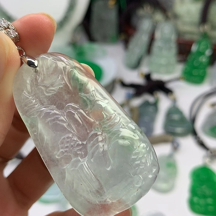 翡翠未镶嵌吊坠(赠链)