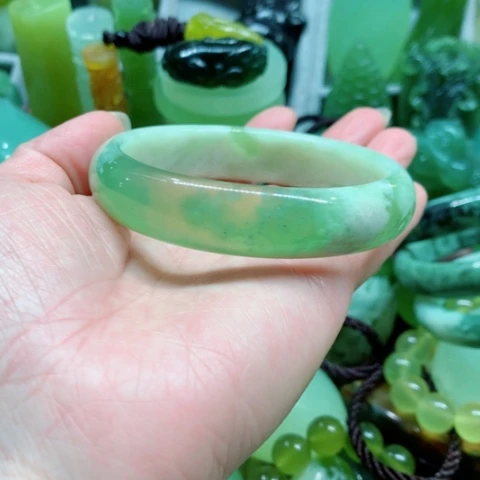 蛇纹石玉未镶嵌玉镯林*