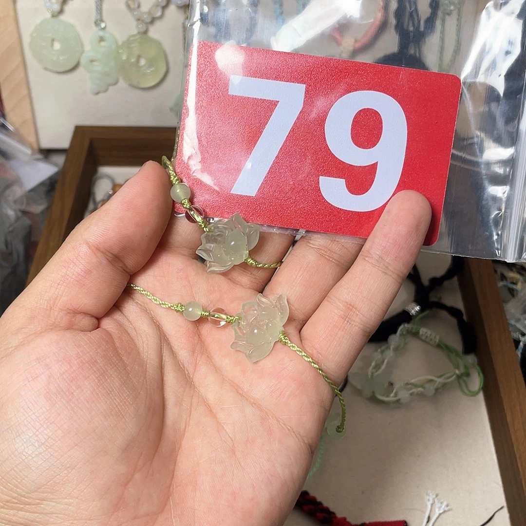 蛇纹石玉颈饰合金