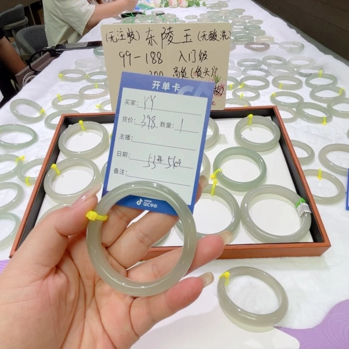 石英岩玉手镯未镶嵌