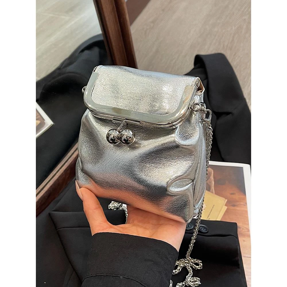 银色包包女2025新款夏天斜挎小包感时尚超火链条单肩包手机包