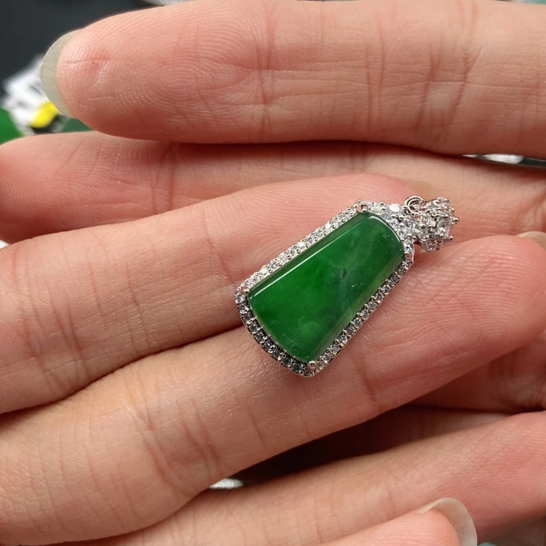 ～***～翡翠未镶嵌吊坠(赠链)