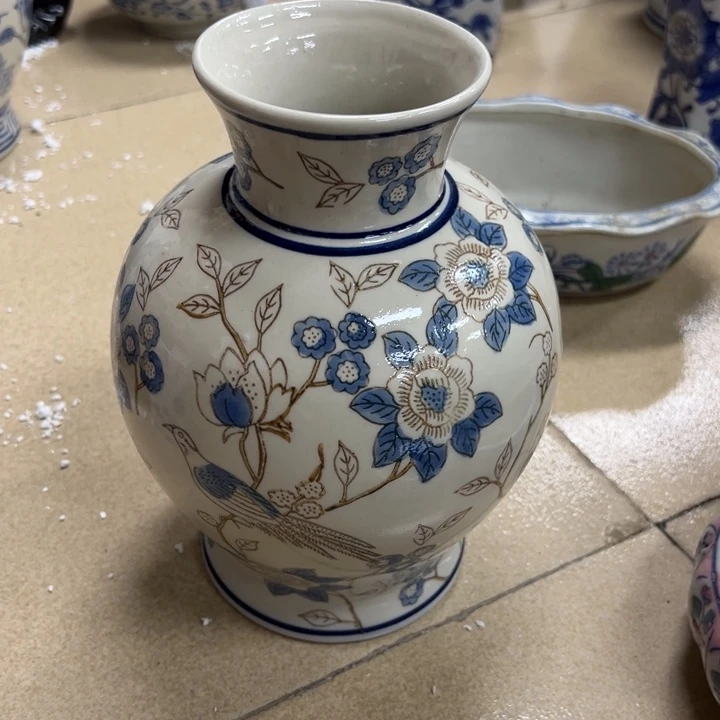 瓷片微瑕陶瓶。。。。。。。。。。。。