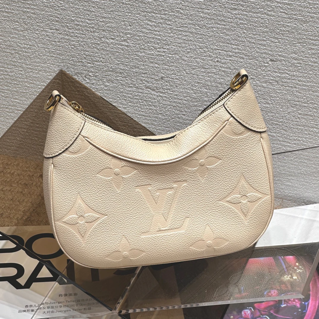 99新 LouisVuitton/路易威登 奶油白金扣全皮Bagatelle牛角包