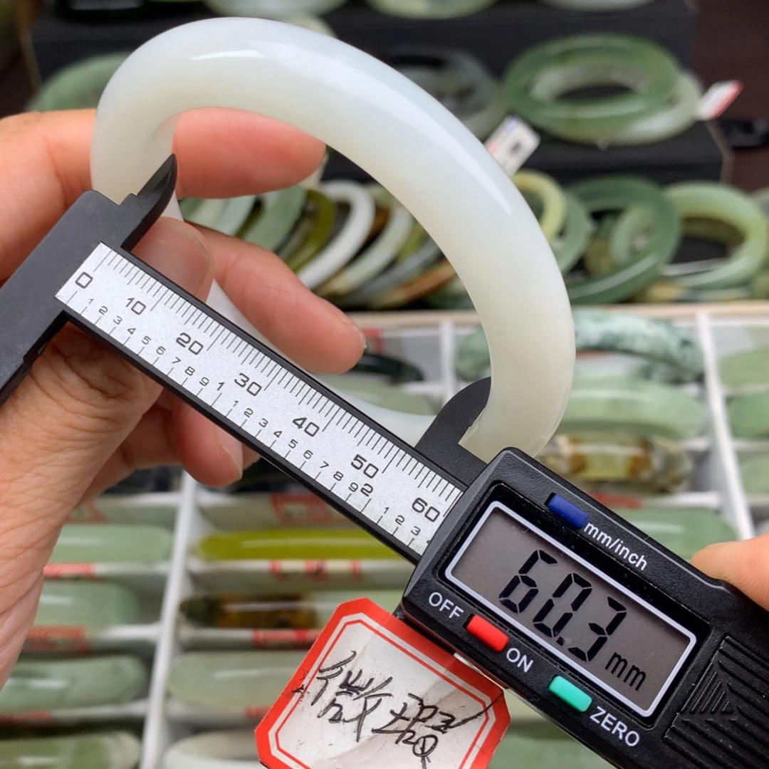 未镶嵌蛇纹石玉手镯873
