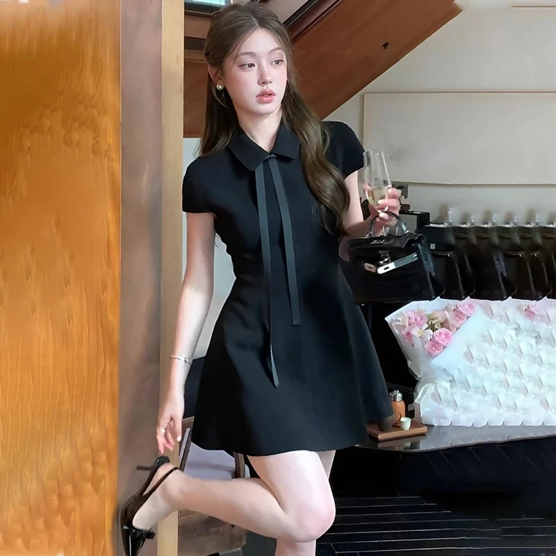 赫本风黑色短袖连衣裙女2025夏季新款小个子收腰显瘦减龄气质短裙
