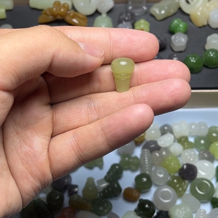 如***人未镶嵌手链和田玉