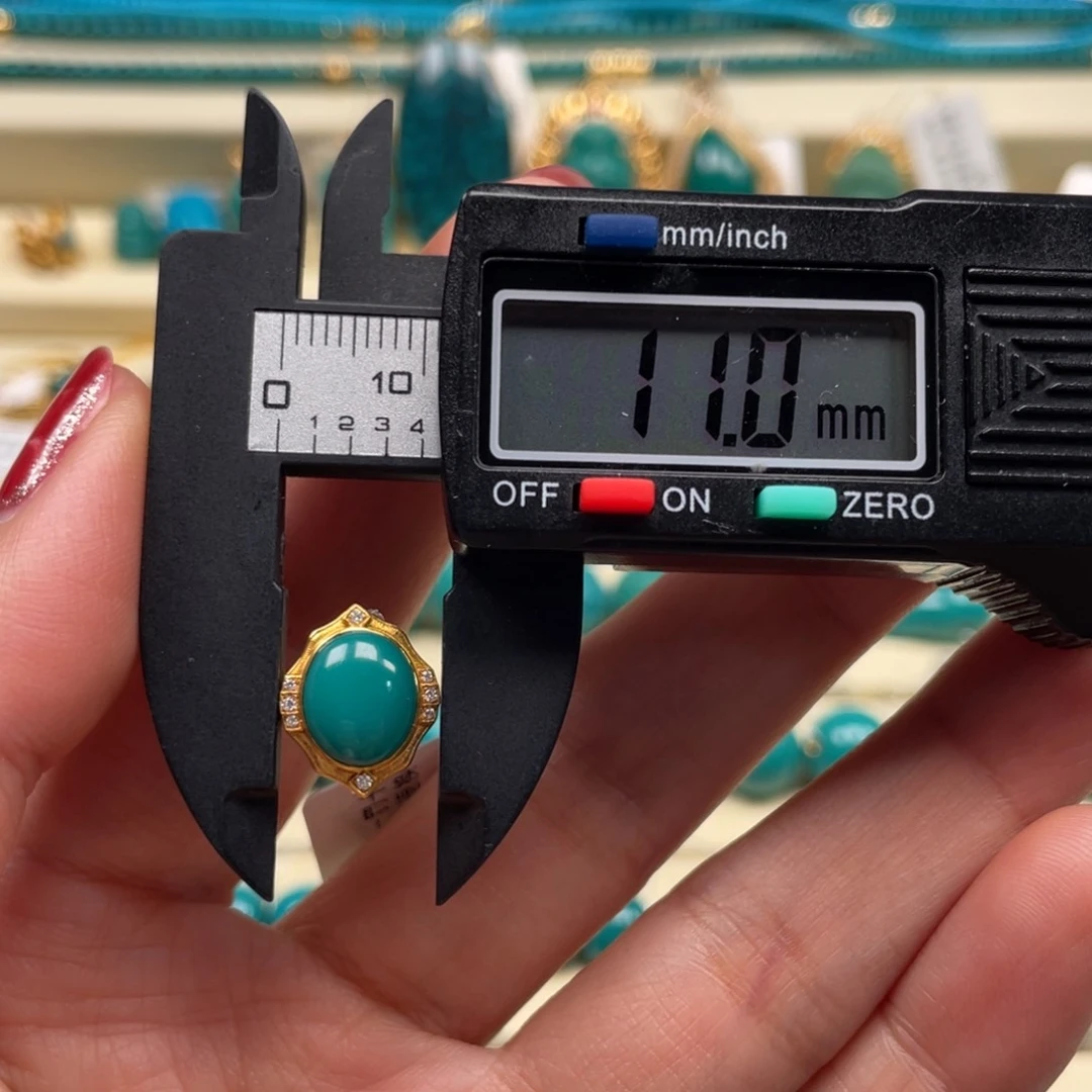 18K金镶嵌绿松石珠宝奇石背云