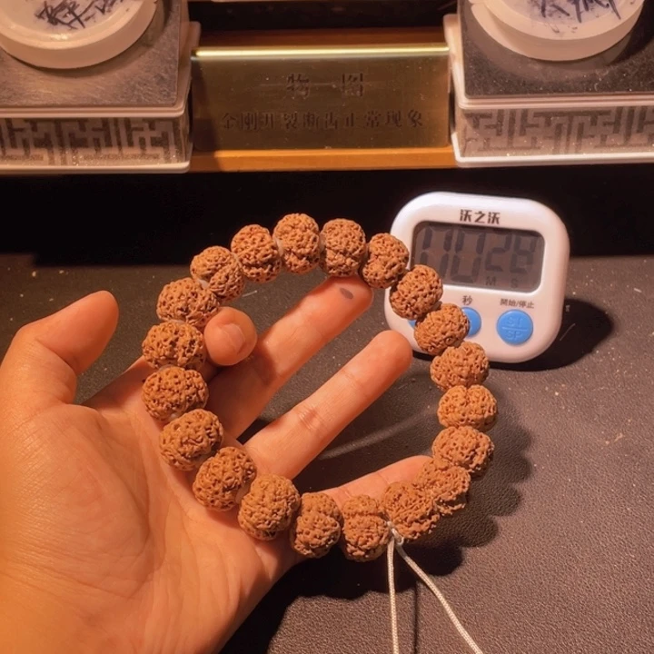跳***.金刚菩提手串这个