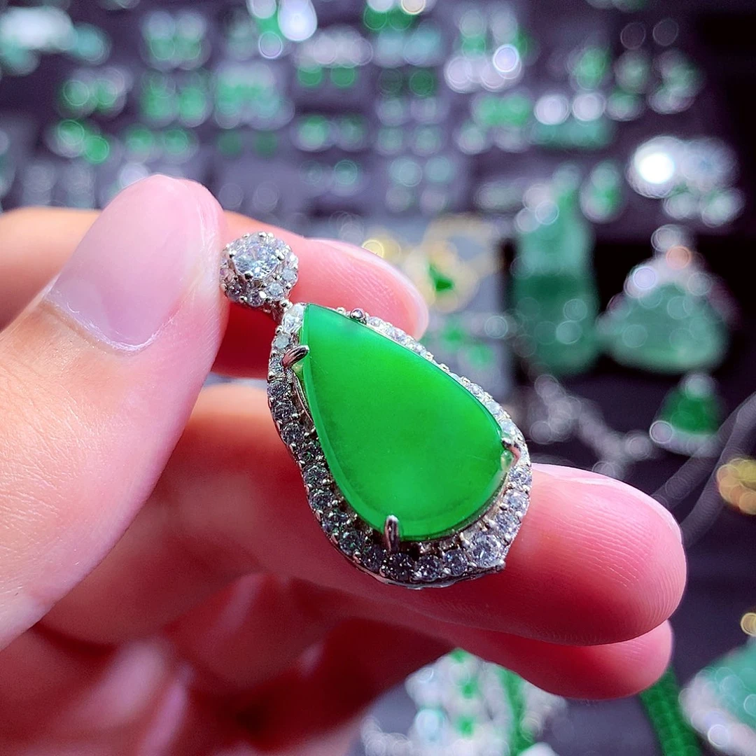 翡翠未镶嵌颈饰挂件