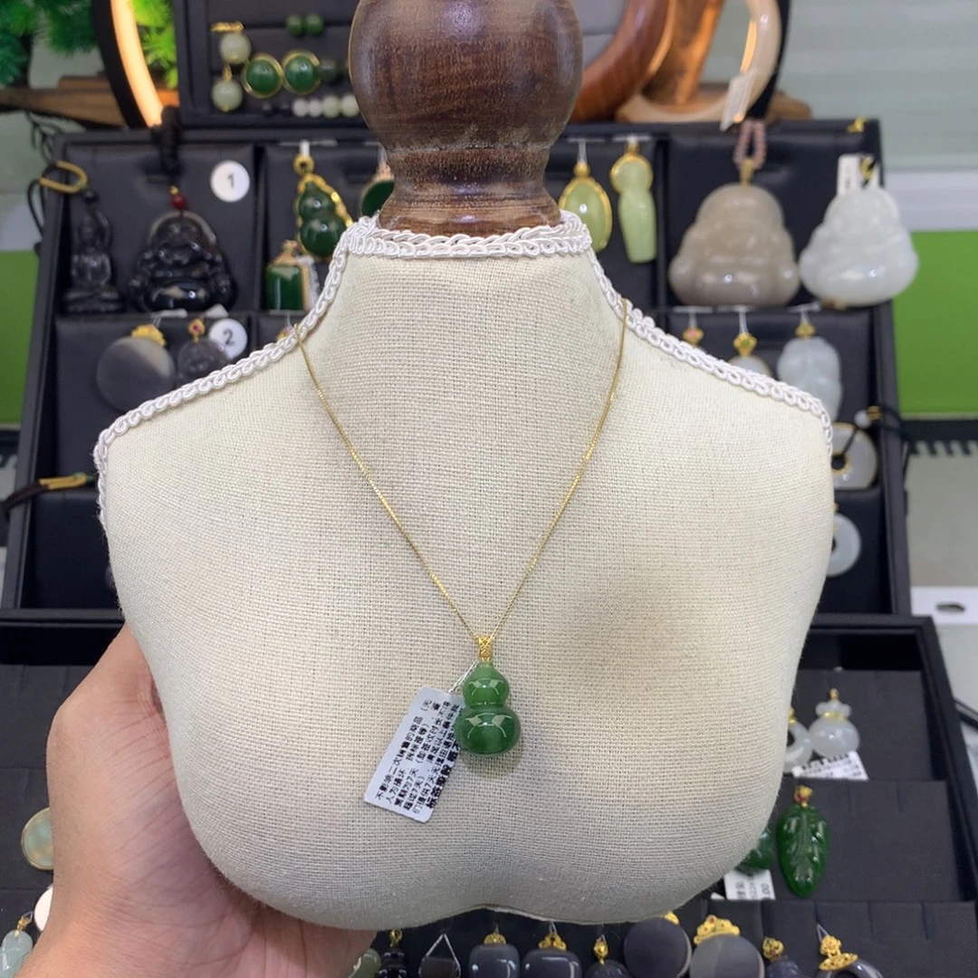 和田玉18K金镶嵌吊坠(赠链)