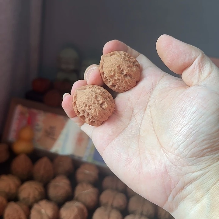 文玩核桃把件30尺凤冠小手捻