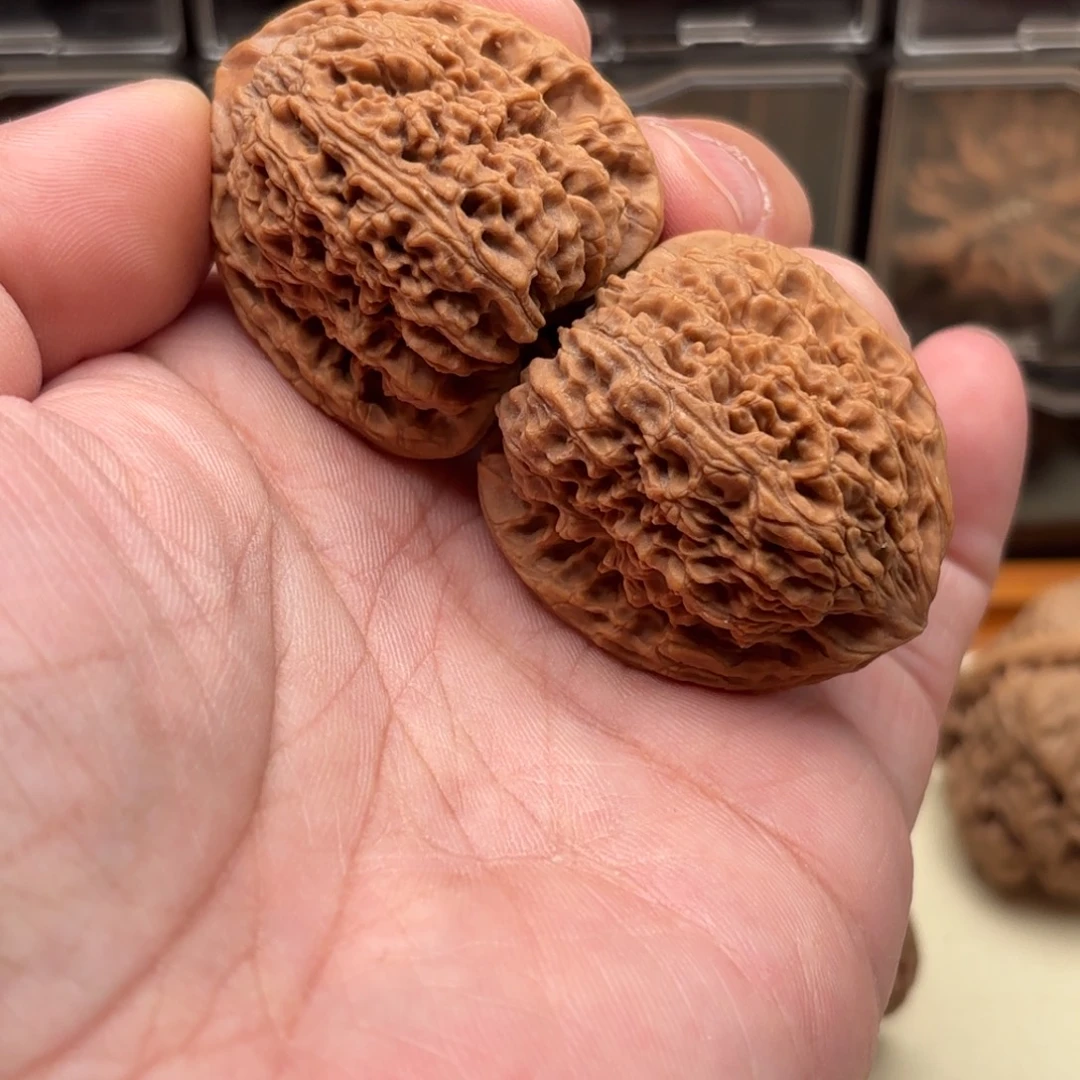 ****哥把件文玩核桃南疆石