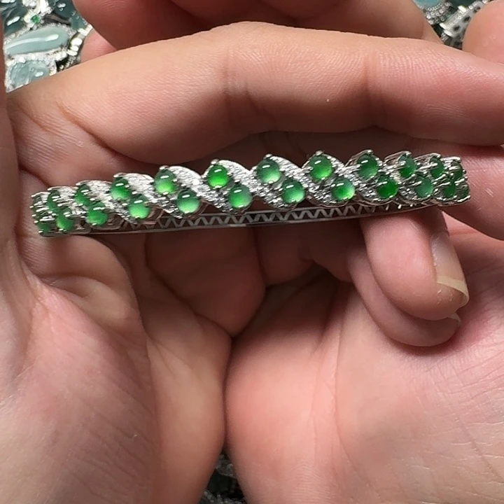 翡翠未镶嵌颈饰天然A货翡翠放漏