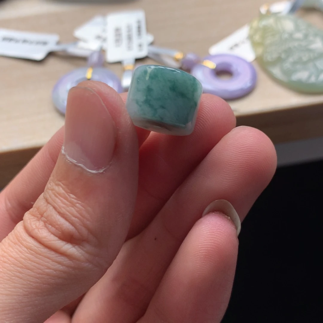 颈饰未镶嵌翡翠吊坠