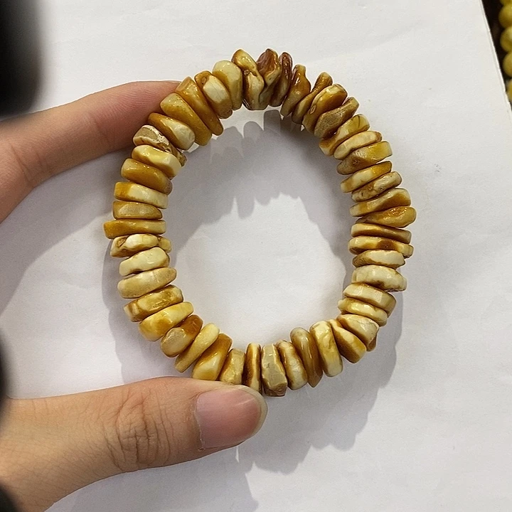 琥珀未镶嵌颈饰多人