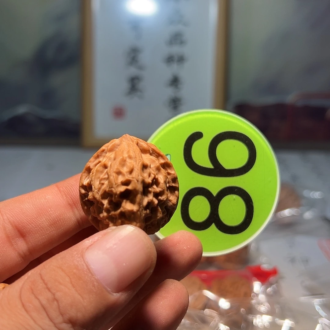 觉***悟文玩核桃，绿色86号
