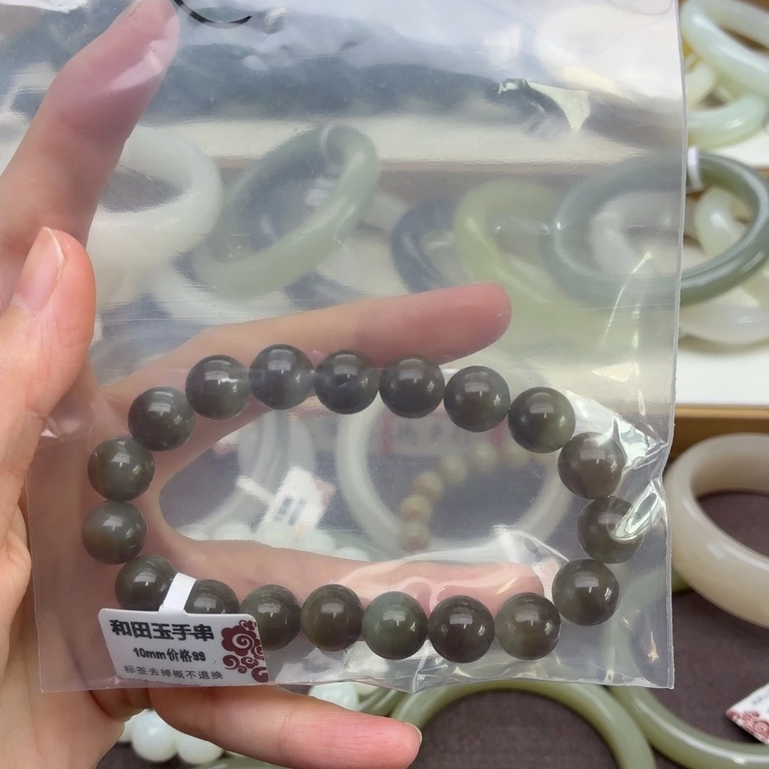 麦****和田玉未镶嵌手镯