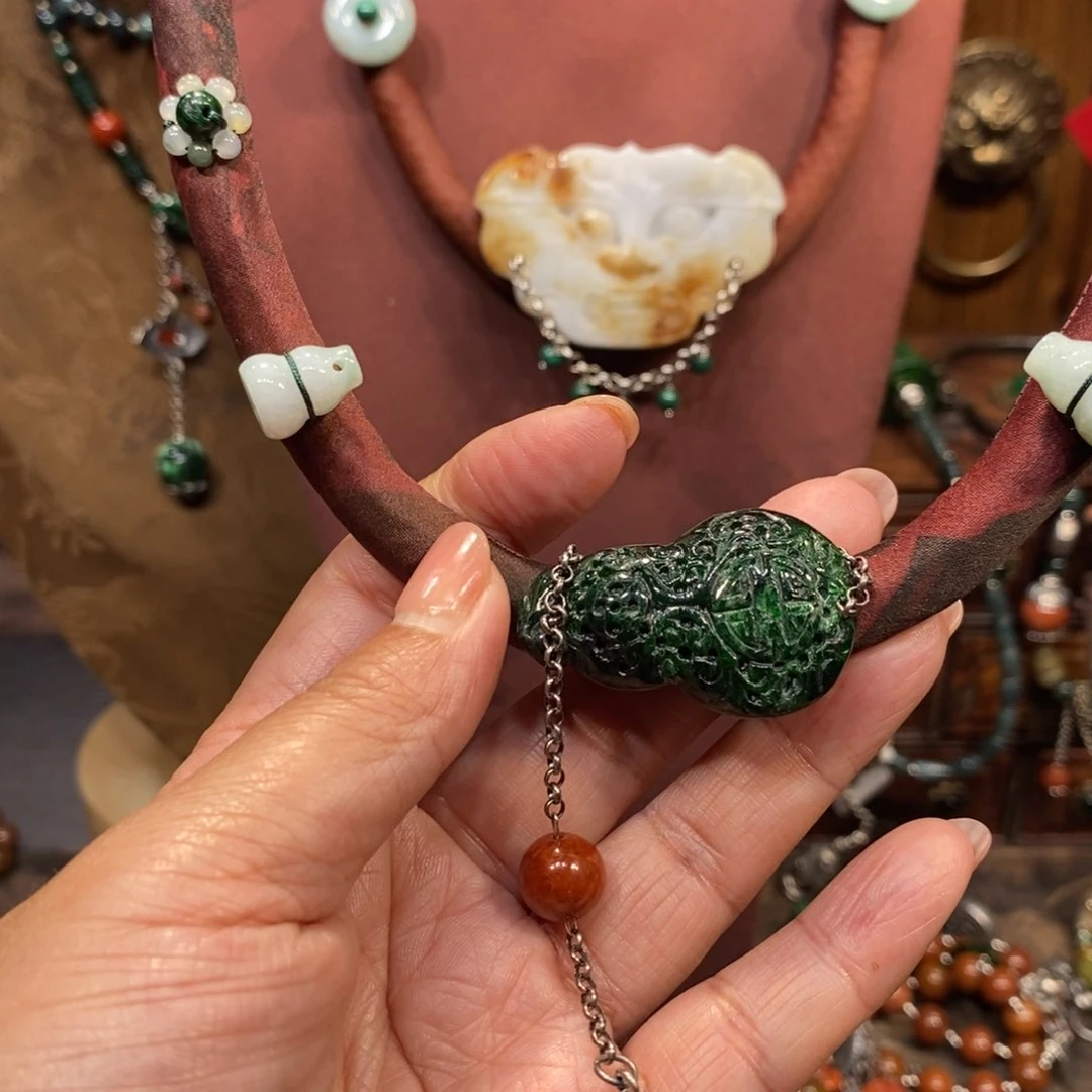 翡翠吊坠(赠链)未镶嵌