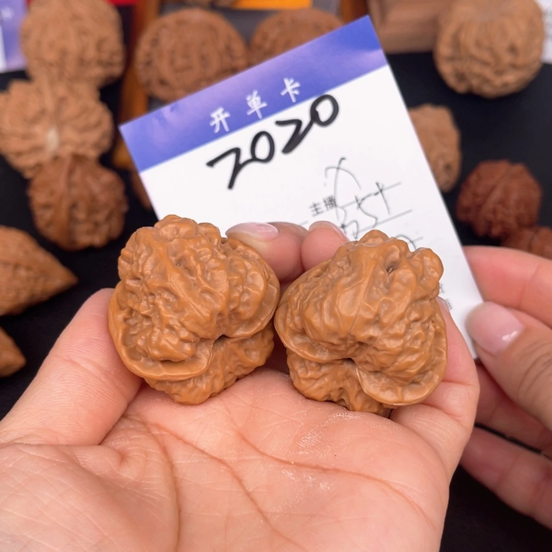 文玩核桃吊坠蛙蛙35尺。 2020
