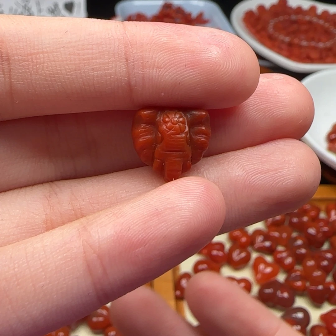 南红玛瑙未镶嵌挂件