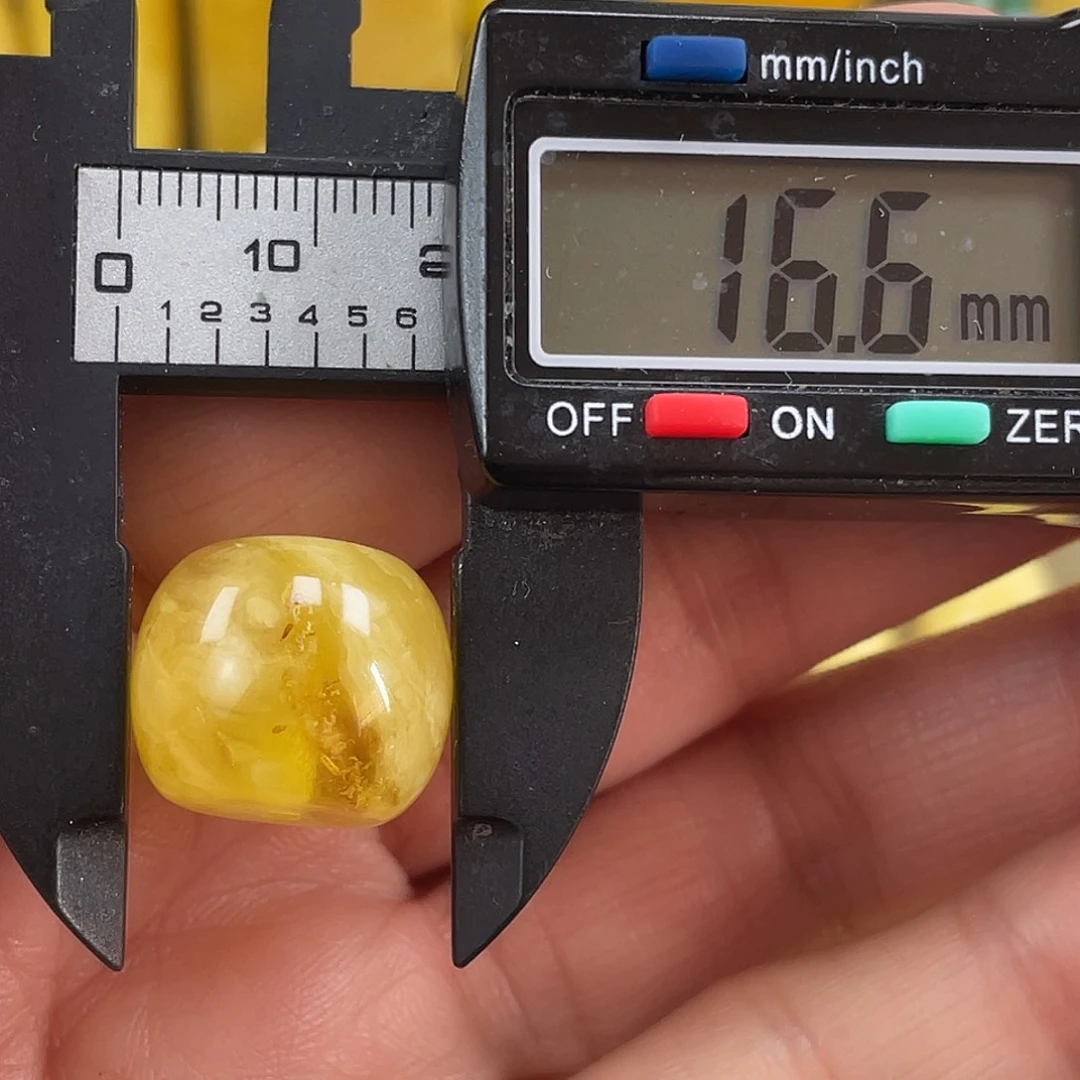 蜜蜡未镶嵌裸石4杂