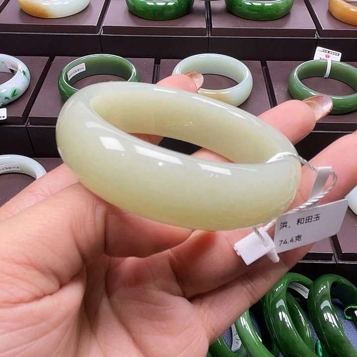 和田玉未镶嵌手镯