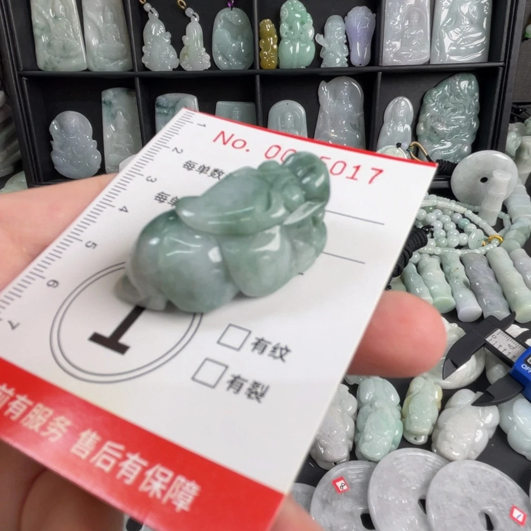 翡翠未镶嵌吊坠(不含链)微瑕