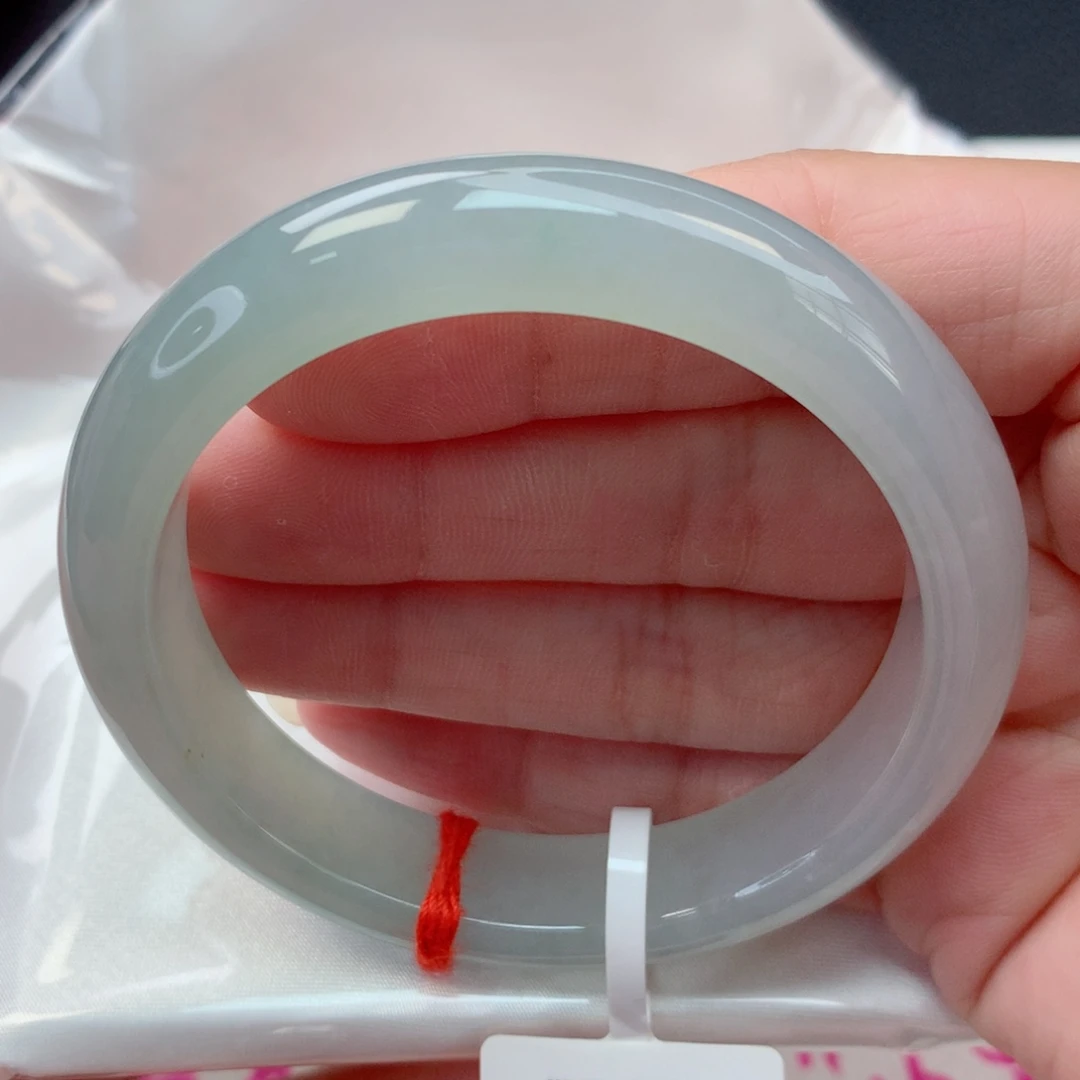 翡翠未镶嵌手镯55.2圈 糯冰起胶淡绿底有棉点