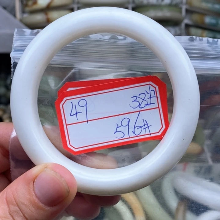 未镶嵌蛇纹石玉颈饰